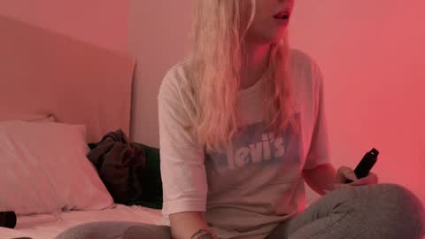 Lana online show from December 5, 7:28 pm