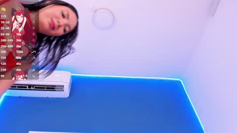 Kendal online show from December 17, 8:10 pm