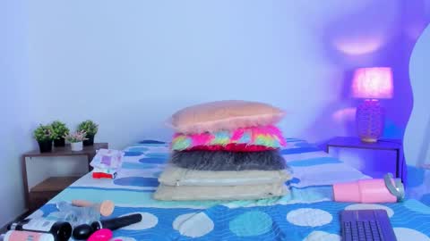 hailey_hadid online show from October 16, 7:15 pm