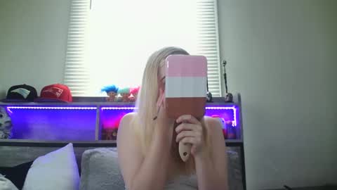 Hailey and d online show from December 5, 8:11 pm