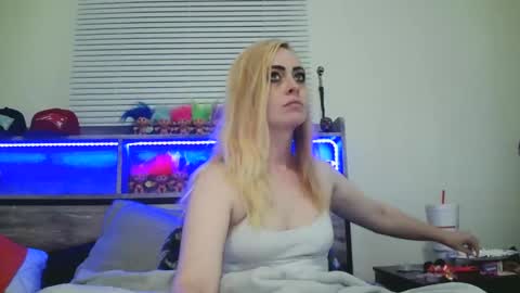 Hailey and d online show from December 10, 12:06 am