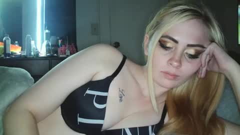 Hailey and d online show from December 18, 7:58 am