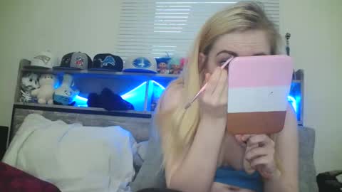 Hailey and d online show from March 4, 11:00 pm