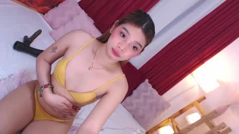 YOUR SIDECHIC HAILEY online show from January 17, 1:24 pm