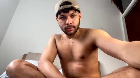 Independent       model  online show from February 9, 3:01 pm