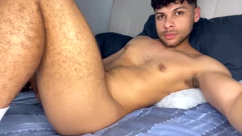 Independent       model  online show from March 4, 8:49 pm