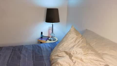 Independent       model  online show from October 25, 1:02 am