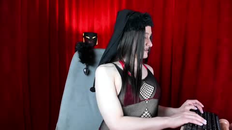 Haku Please help me with your thumbs up its important  online show from December 21, 4:57 pm