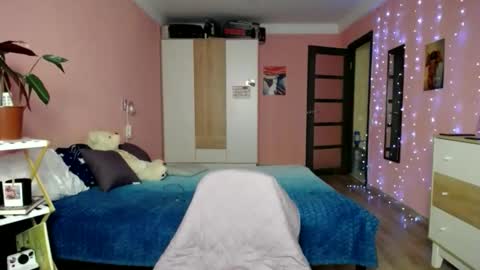 Snapshot of halleyg chatting on November 17, 3:51 pm Ann online show from November 17, 3:51 pm