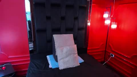 Halley Lorens online show from October 6, 7:11 pm