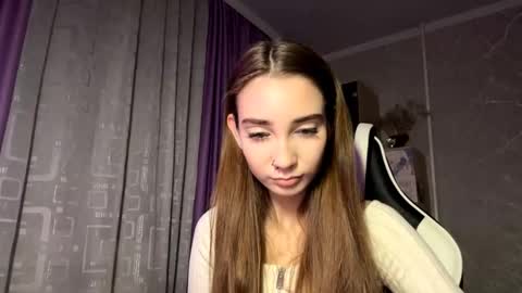 Holly online show from November 10, 6:40 pm