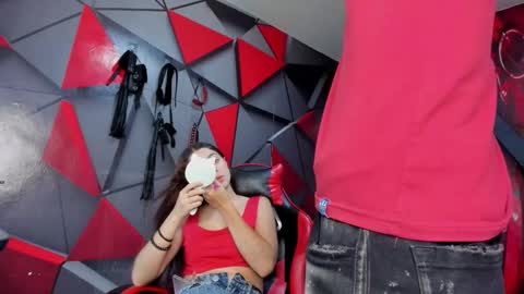 Hana and Zeta online show from September 27, 12:10 pm