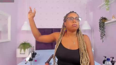 hanaahquinn online show from September 10, 11:32 am