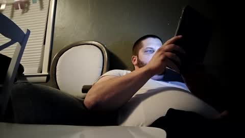 handsomedaddy198923 online show from September 9, 7:08 am