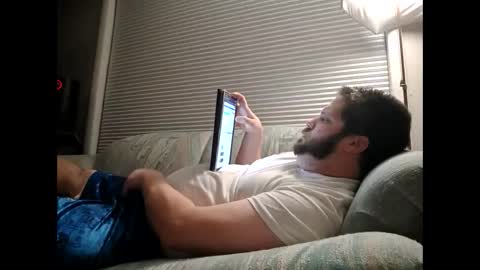 handsomedaddy198923 online show from October 28, 7:12 am