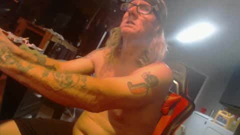 Handystudman online show from December 29, 1:45 am