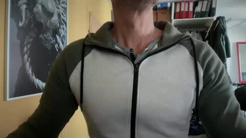 hanky online show from March 10, 11:21 am