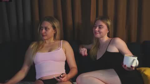 Snapshot of hanky_moon chatting on November 21, 5:11 pm Sweden online show from November 21, 5:11 pm