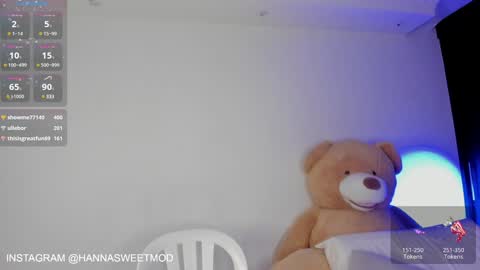 Snapshot of hanna_1sweet chatting on December 23, 2:35 am hanna online show from December 23, 2:35 am