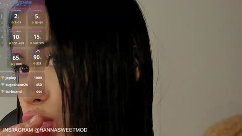 Snapshot of hanna_1sweet chatting on January 4, 8:39 am hanna online show from January 4, 8:39 am