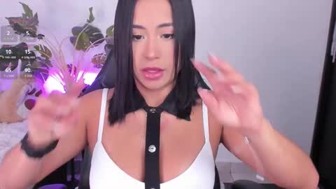 Snapshot of hanna_1sweet chatting on October 28, 7:05 pm hanna online show from October 28, 7:05 pm