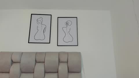 hanna__evans_ online show from September 12, 12:05 pm