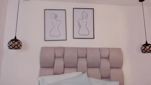 hanna__evans_ online show from October 8, 11:52 am