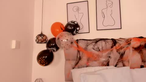 hanna__evans_ online show from October 25, 12:45 pm