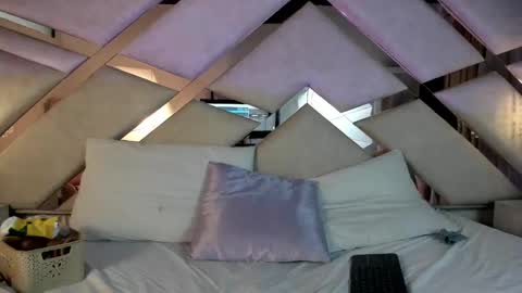  hanna  online show from February 8, 2:58 am