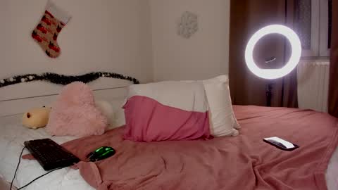 Snapshot of hannacrush chatting on January 14, 7:06 am HannahIm a simple girl who likes gifts Lovense is activeThere are legends that in this room all your wish can come true online show from January 14, 7:06 am