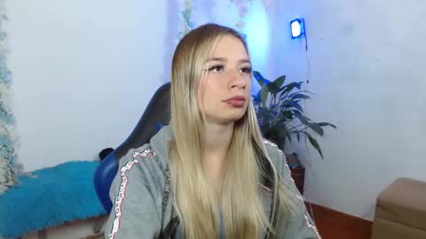 Snapshot of hannah_026 chatting on November 11, 3:39 am Hannah 027 online show from November 11, 3:39 am