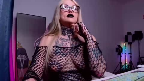 Hannah online show from January 29, 1:37 am