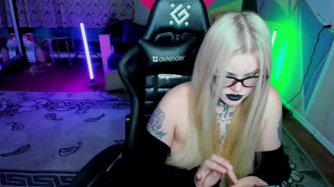 Hannah online show from February 25, 3:05 pm