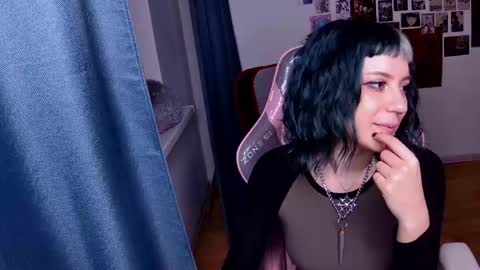 Hannah online show from March 12, 8:52 pm