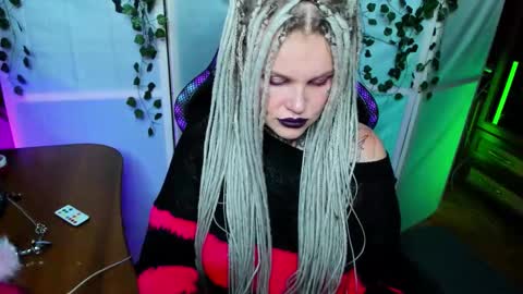 Hannah online show from November 13, 10:19 pm