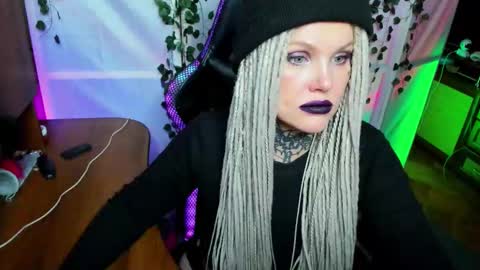 Hannah online show from November 21, 3:38 am