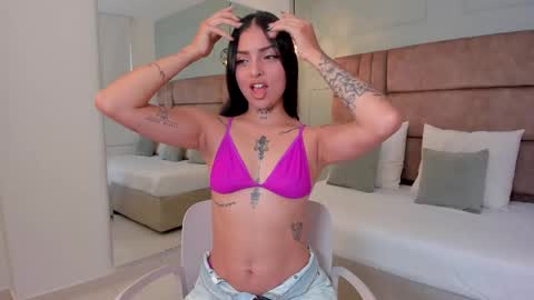 Hannah Milton online show from September 18, 9:39 pm