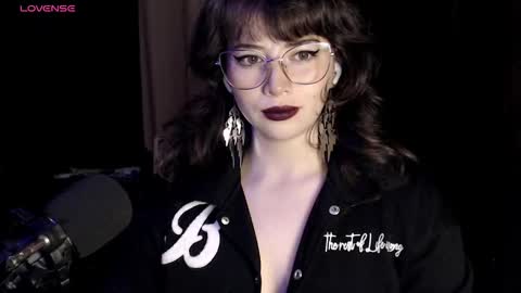 Snapshot of hannah_valhalla chatting on December 14, 3:01 am Hannah online show from December 14, 3:01 am