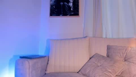 Hannah  online show from December 11, 12:02 pm