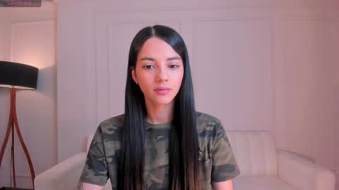 Snapshot of hannahjamesx chatting on December 1, 4:51 pm HANNAH J online show from December 1, 4:51 pm