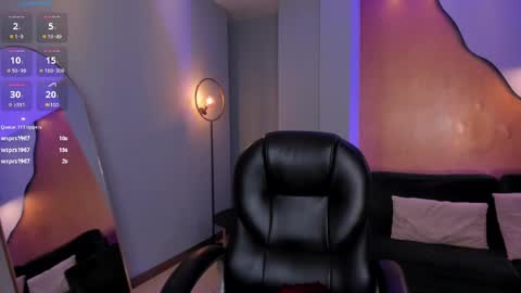 Snapshot of hannahjamesx chatting on February 19, 10:20 pm HANNAH J online show from February 19, 10:20 pm