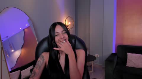 Snapshot of hannahjamesx chatting on February 20, 1:25 am HANNAH J online show from February 20, 1:25 am