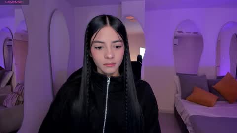 Snapshot of hannahjamesx chatting on November 1, 7:05 pm HANNAH J online show from November 1, 7:05 pm