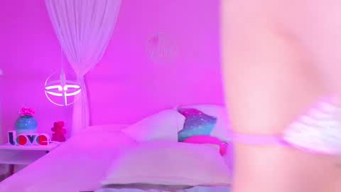 Hannah online show from December 30, 2:51 pm