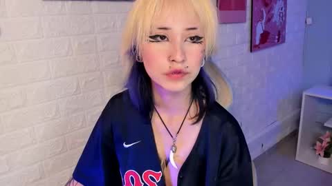 Hannah online show from November 19, 12:27 pm