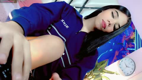 Snapshot of hannahsmit_ chatting on December 29, 2:17 am hannahsmit_ online show from December 29, 2:17 am