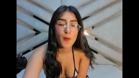 Snapshot of hannaliss18 chatting on November 19, 5:07 am Hanna online show from November 19, 5:07 am