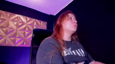 hannamartinn_ online show from September 24, 4:43 pm