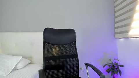 hannamartinnez online show from February 16, 4:21 pm