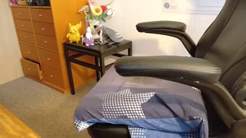 charly online show from February 8, 7:04 am